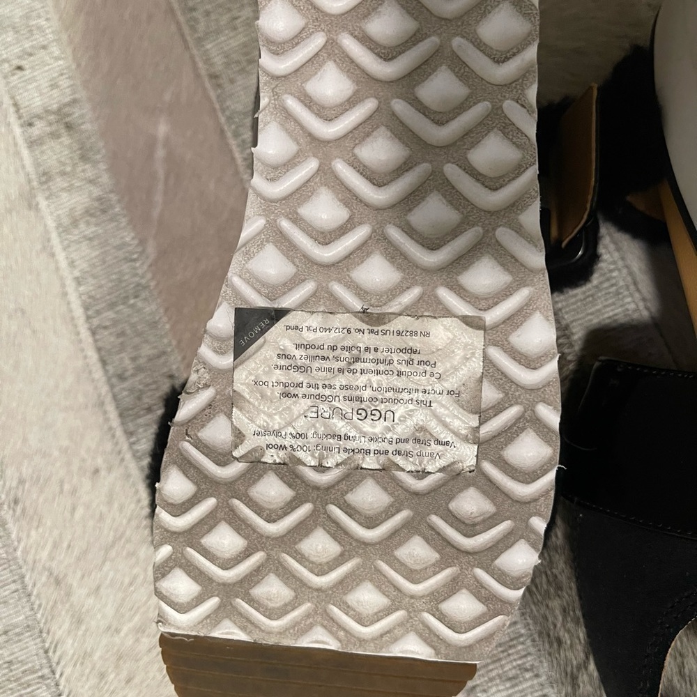 Ugg Black Patent & Furry Sandals - Tread Lite - Picture 5 of 5
